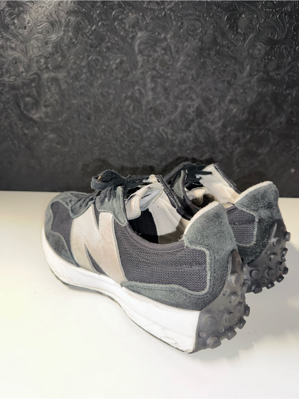 New Balance 327
